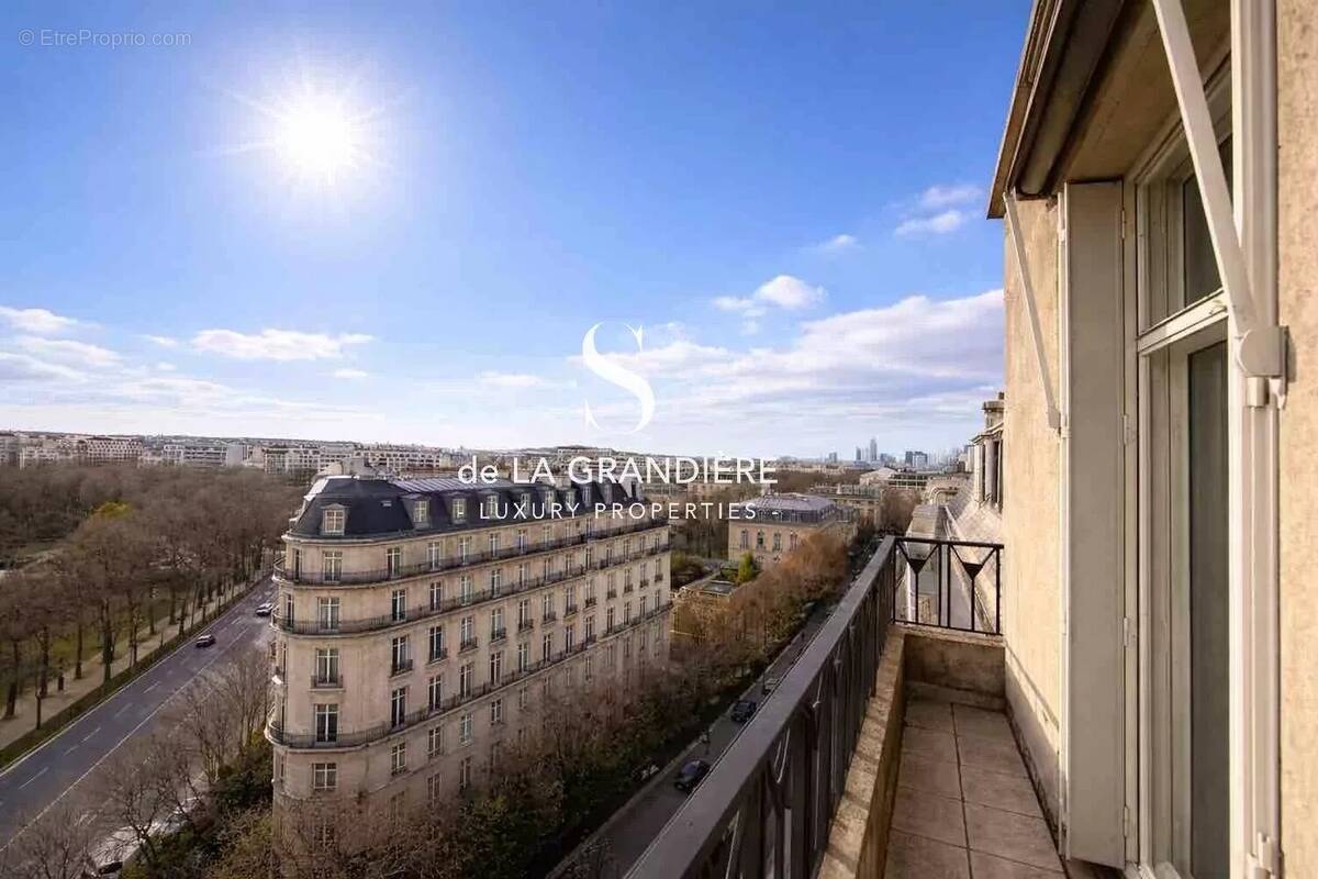Appartement à PARIS-16E