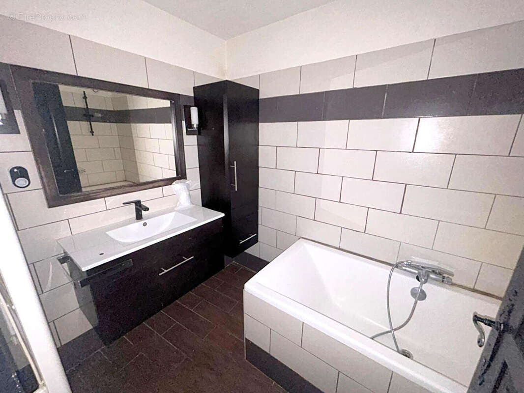 Maison à BESSE-SUR-ISSOLE