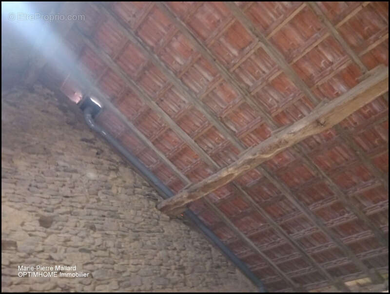 Charmante maison mitoyenne à rénover avec grange attenante – Laissez libre cours à vos projets ! - photo 13