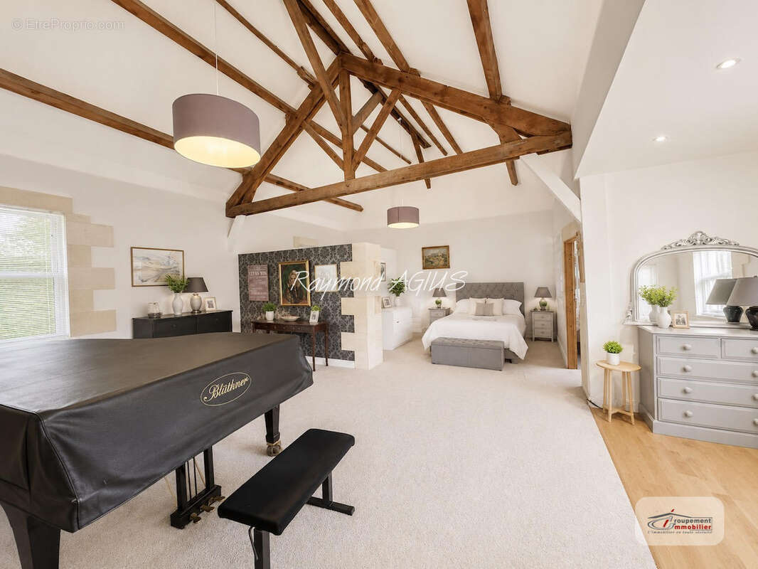 Maison à SAINT-SEURIN-DE-PRATS