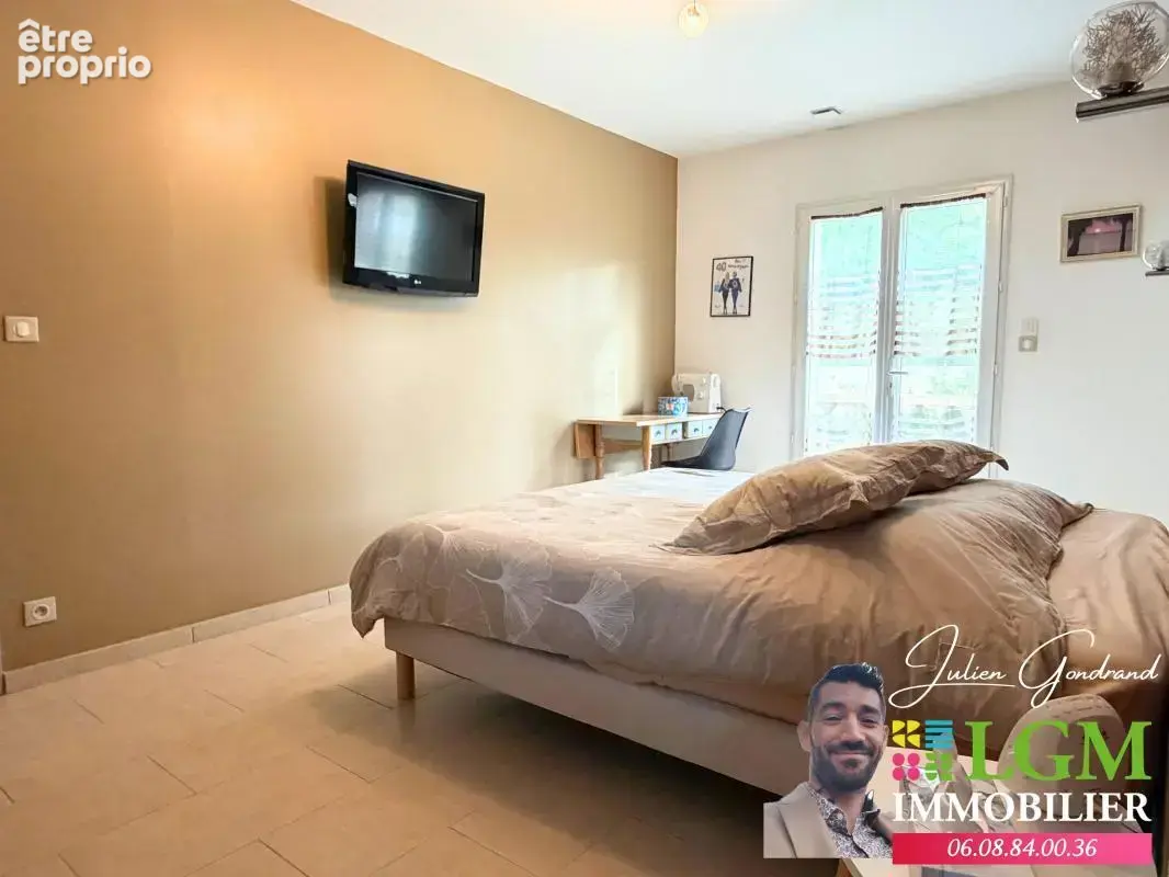  nozières – maison de plain-pied 4 chambres, piscine & garage  - photo 12
