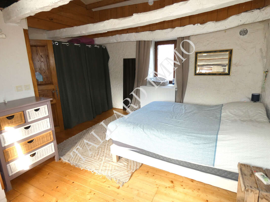 Maison à LARAGNE-MONTEGLIN