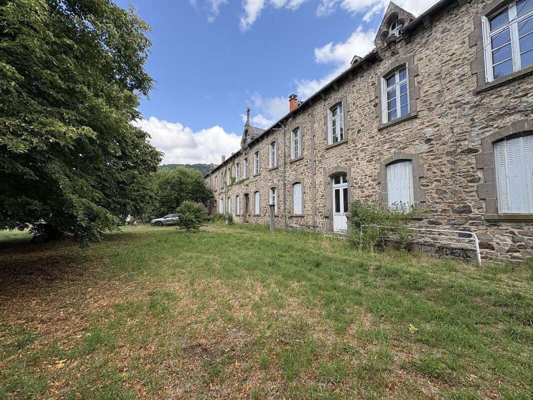 Ancien couvent de plus de 1000m2 - photo 3