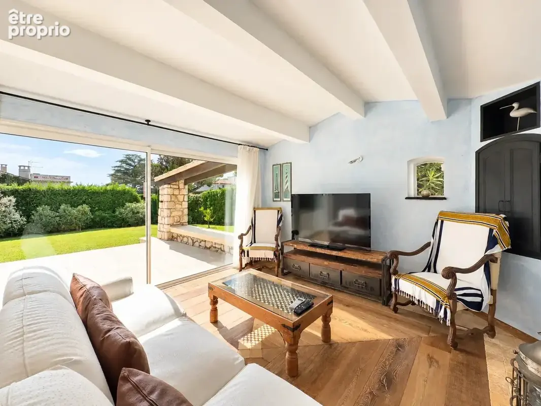 Spacieuse villa avec jardin plat et piscine - photo 20
