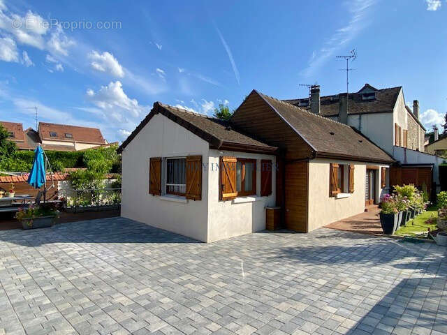 Maison à THOIRY