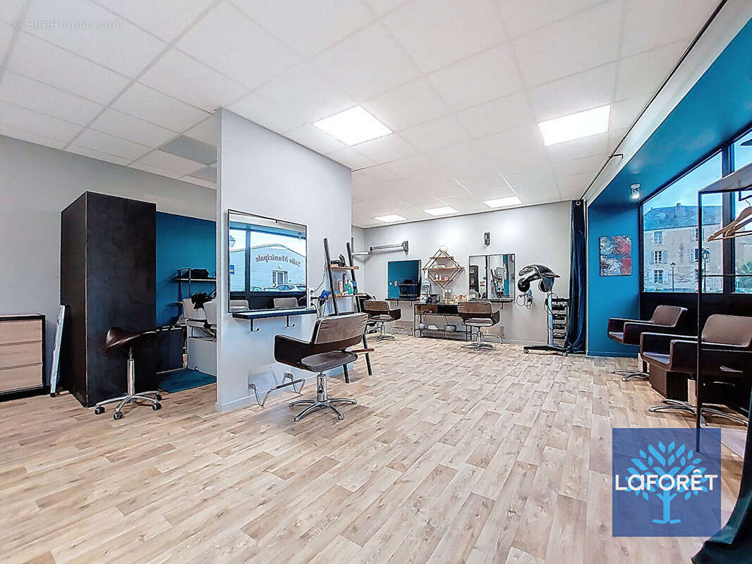 Immeuble de rapport avec local commercial et appartement Centre-bourg - photo 12
