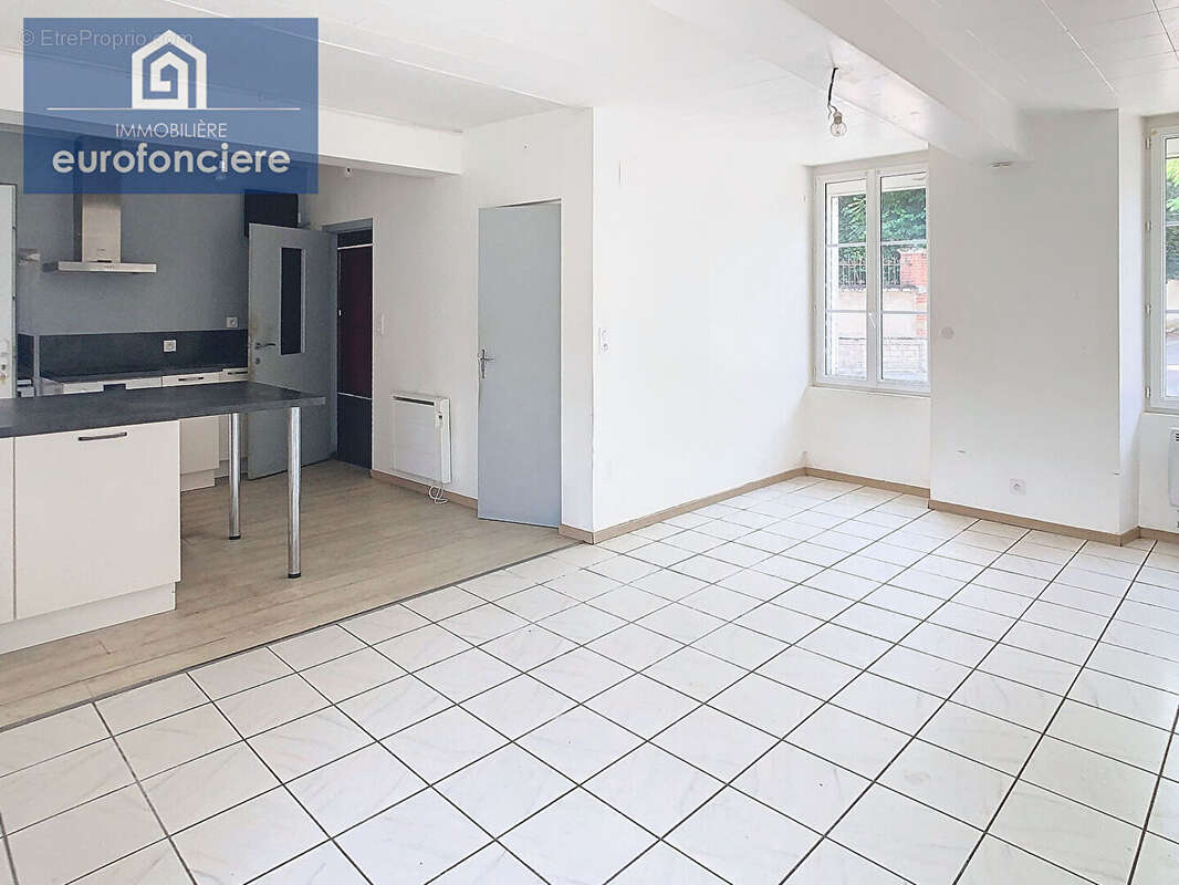 Ensemble immobilier avec local commercial et appartement  ? Fort potentiel - photo 3