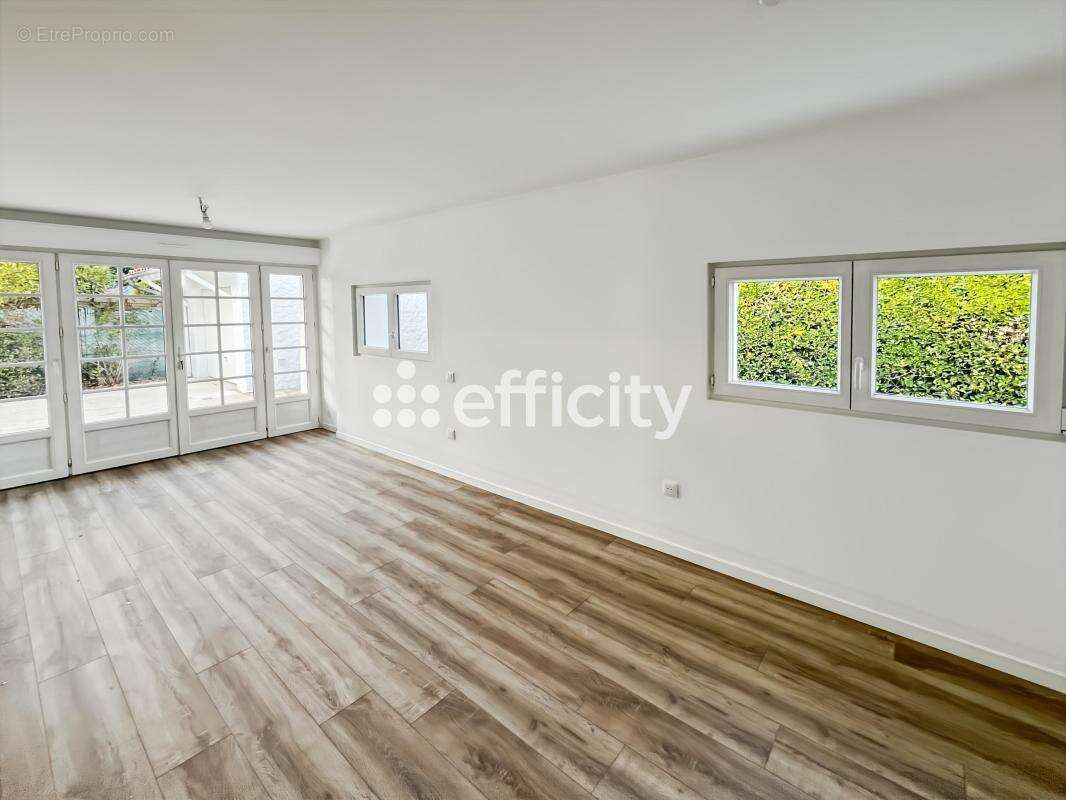 Maison à VAUX-SUR-MER