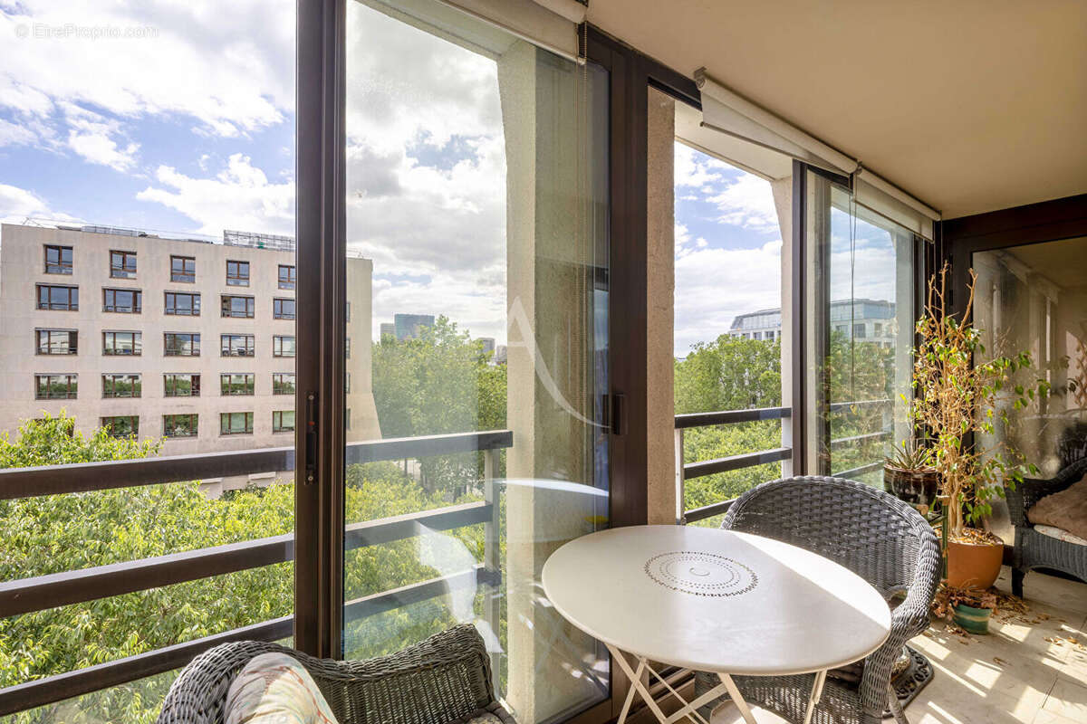 Appartement Paris 4 pièce(s) avec loggia 116.20 m² plus box et cave. - photo 12