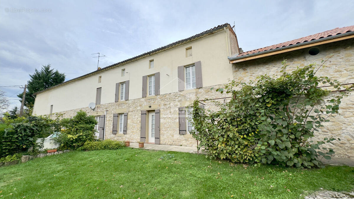 Maison à VELINES