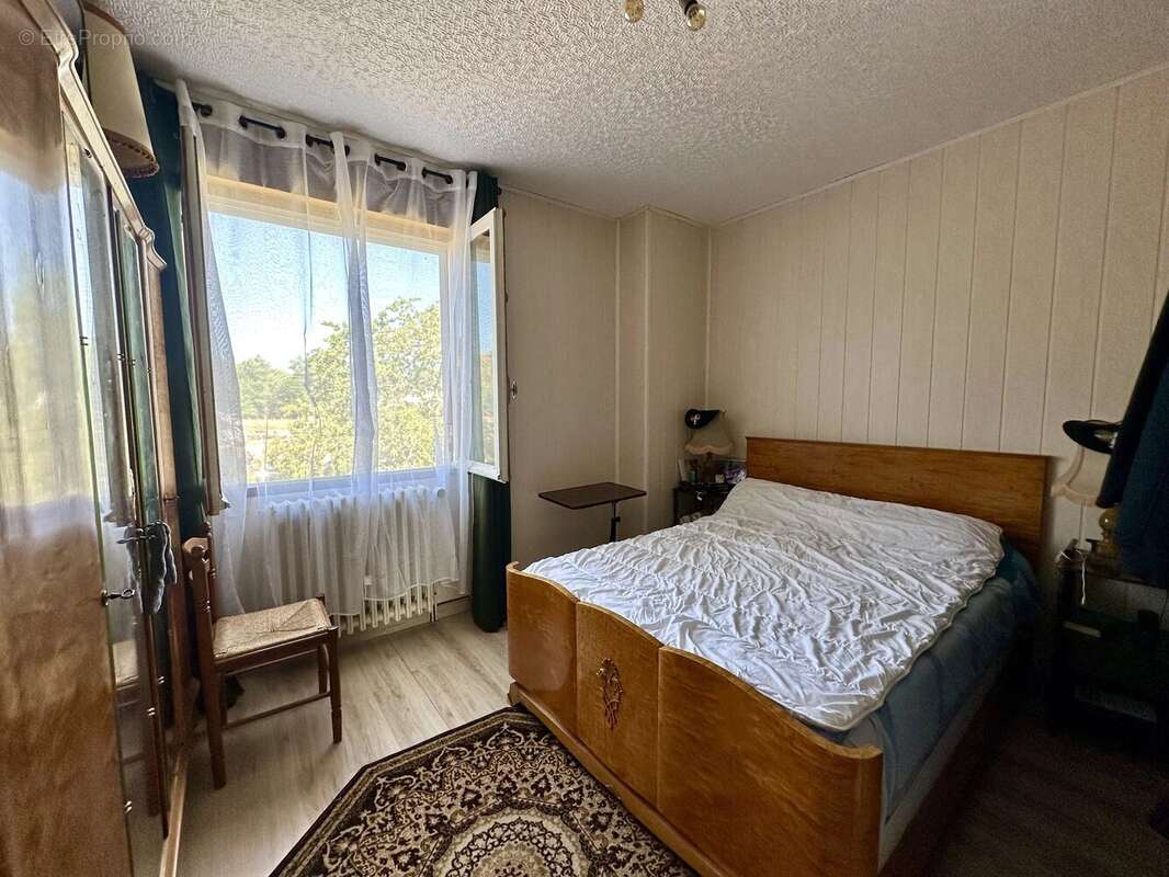 Maison familiale située à proximité d'un village prisé en bord de rivière. - photo 12