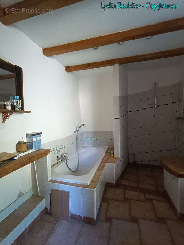 Fermette 10 pièces - grande grange - Rare à SAINT VICTOR MONTVIANEIX (63550) en Auvergne-Rhône Alpes - photo 14