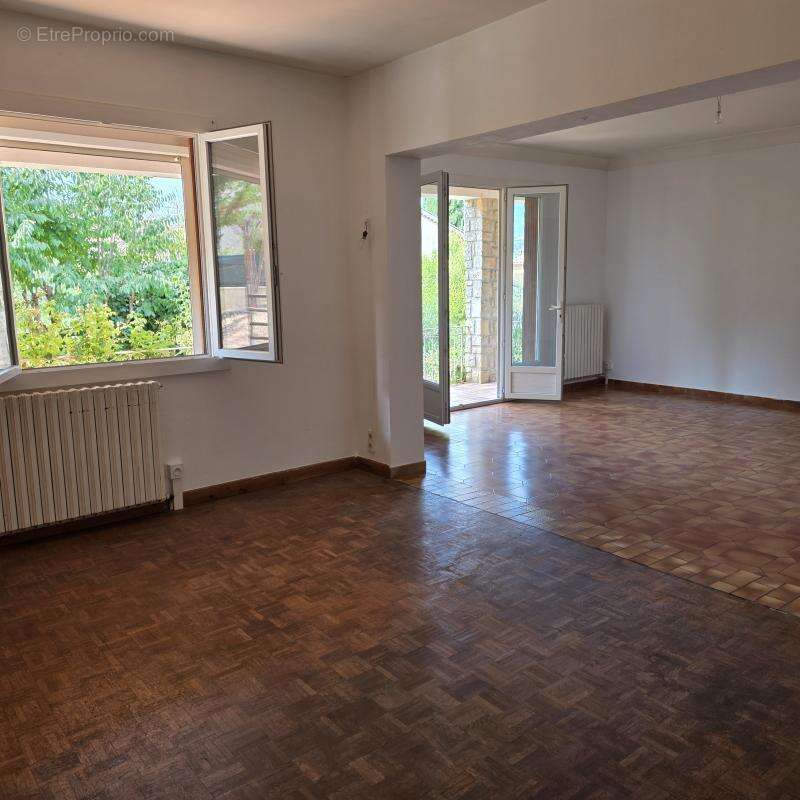 Spacieuse maison avec un joli terrain - photo 7