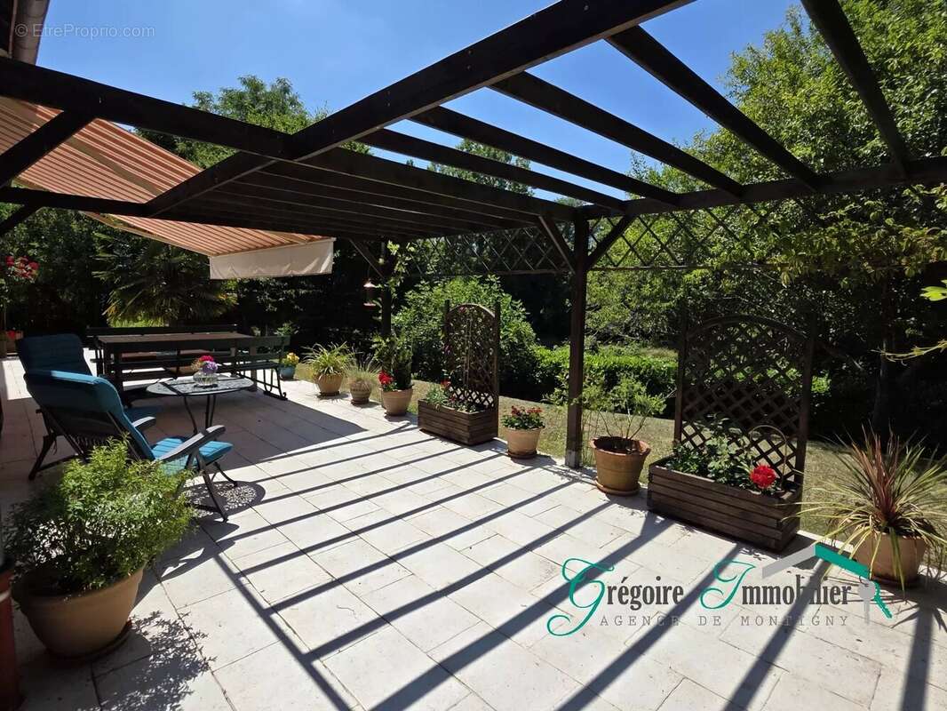 Maison à MONTCOURT-FROMONVILLE