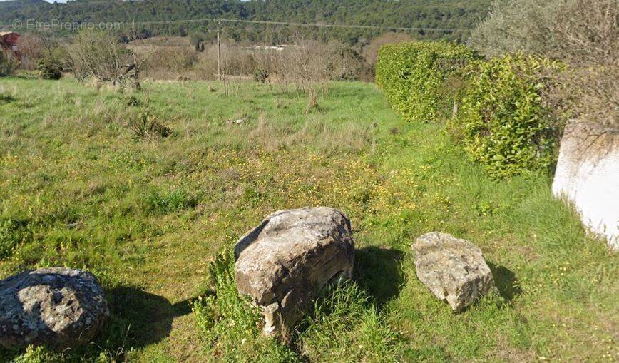 Terrain à SABRAN