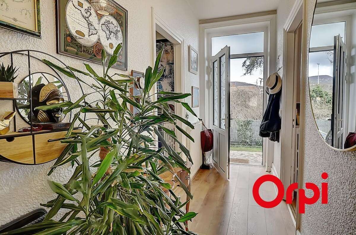Appartement à NEUVILLE-SUR-SAONE