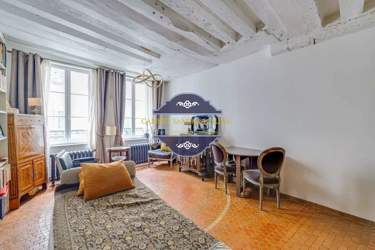 Appartement à PARIS-3E