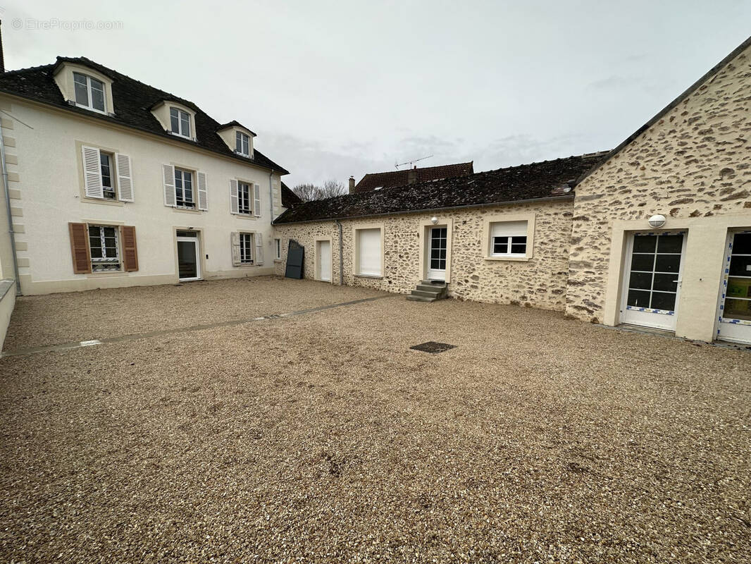 Appartement à SAINT-FARGEAU-PONTHIERRY