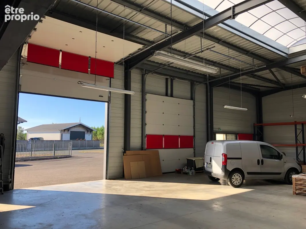 A vendre entrepôt 370 m2 Le Barp - photo 1