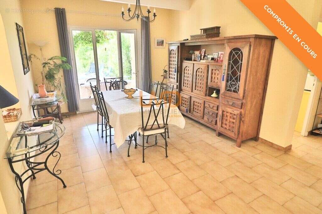 Saint Maximin la Sainte Baume: villa T7 de 155m2 sur terrain 290 - photo 6