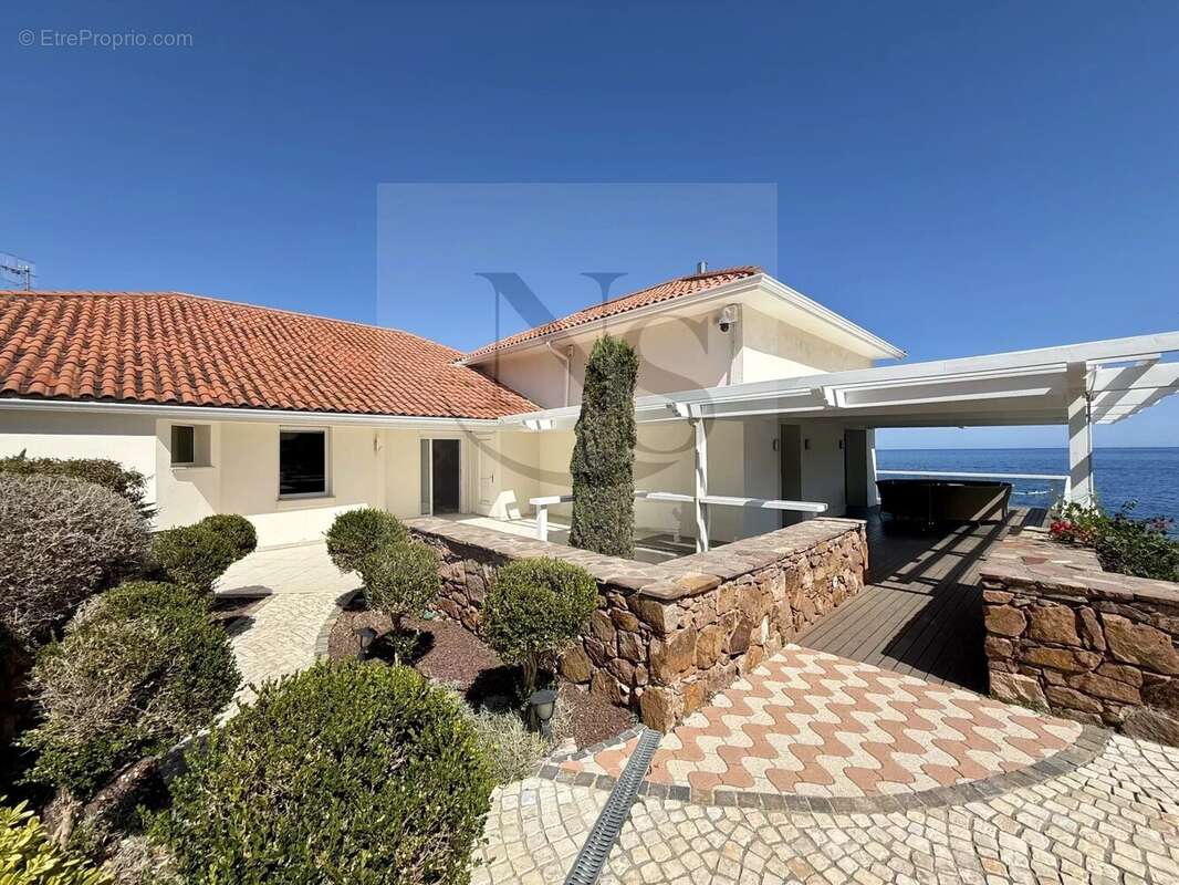 Maison à THEOULE-SUR-MER