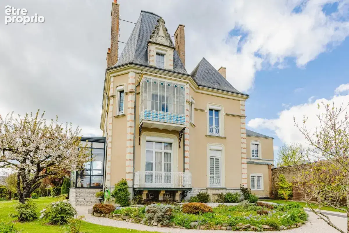 Maison  de charme de 14 pièces de 352 m² à Château-Gontier - photo 6