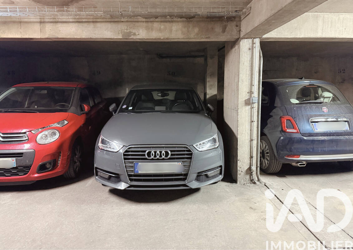 Photo 1 - Parking à PARIS-17E