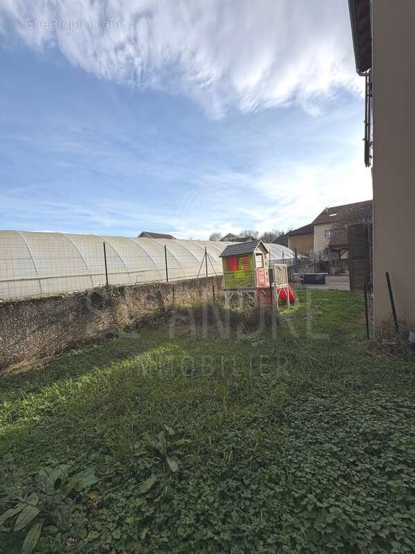 Appartement à SAINT-ETIENNE-DE-SAINT-GEOIRS