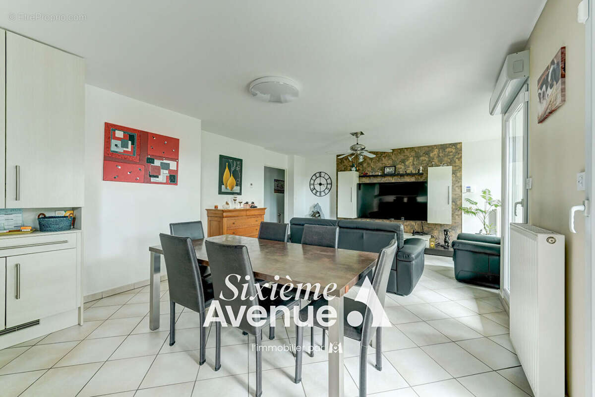 Appartement à DECINES-CHARPIEU