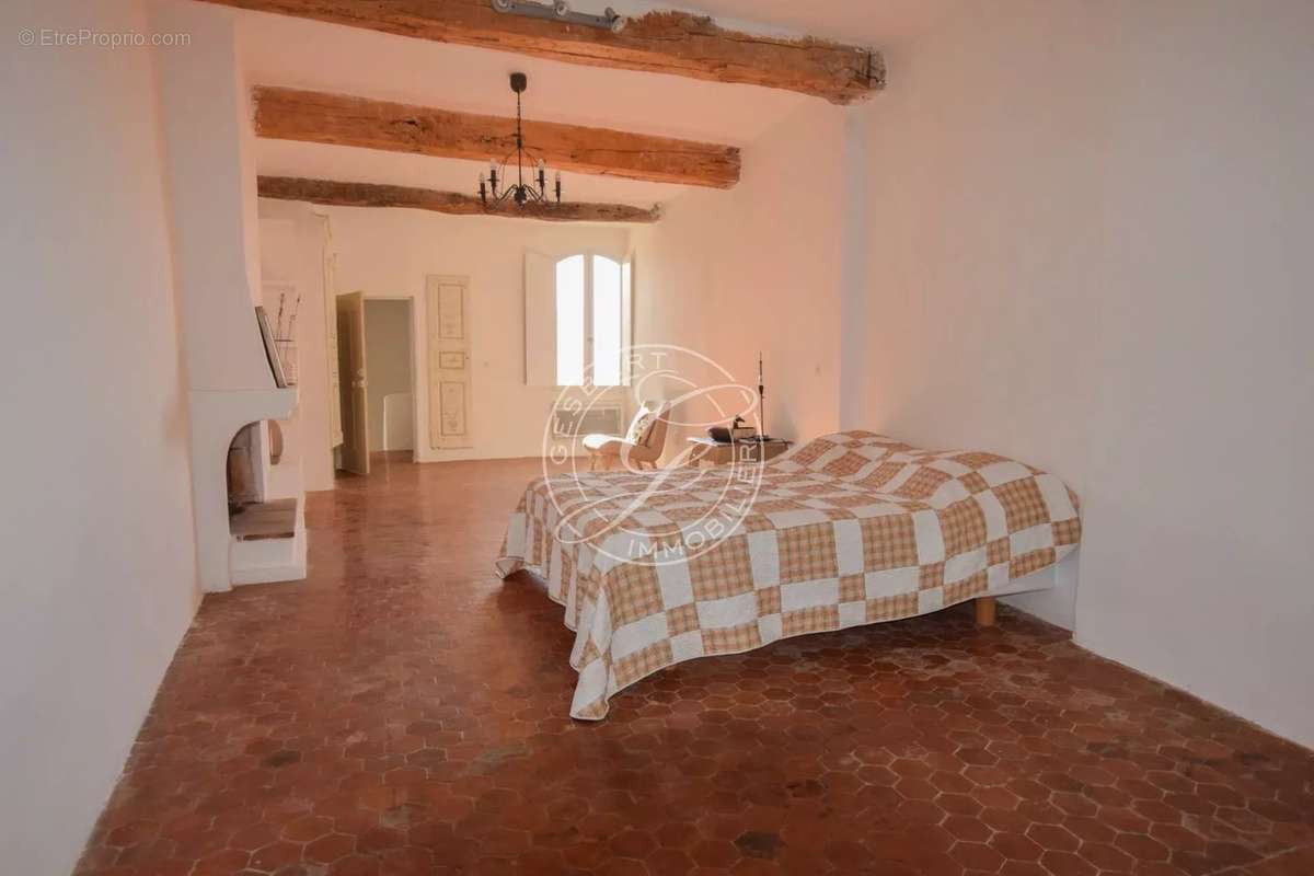 Appartement à VILLECROZE