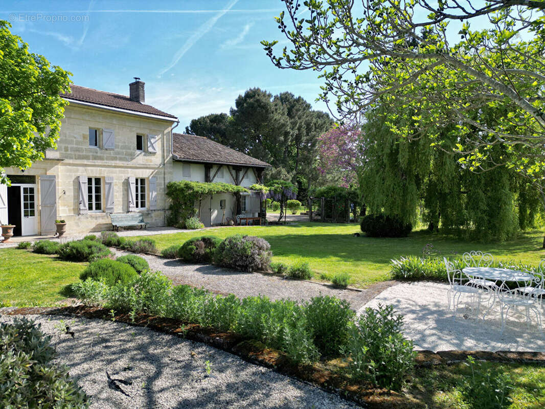 Maison à SAINT-EMILION