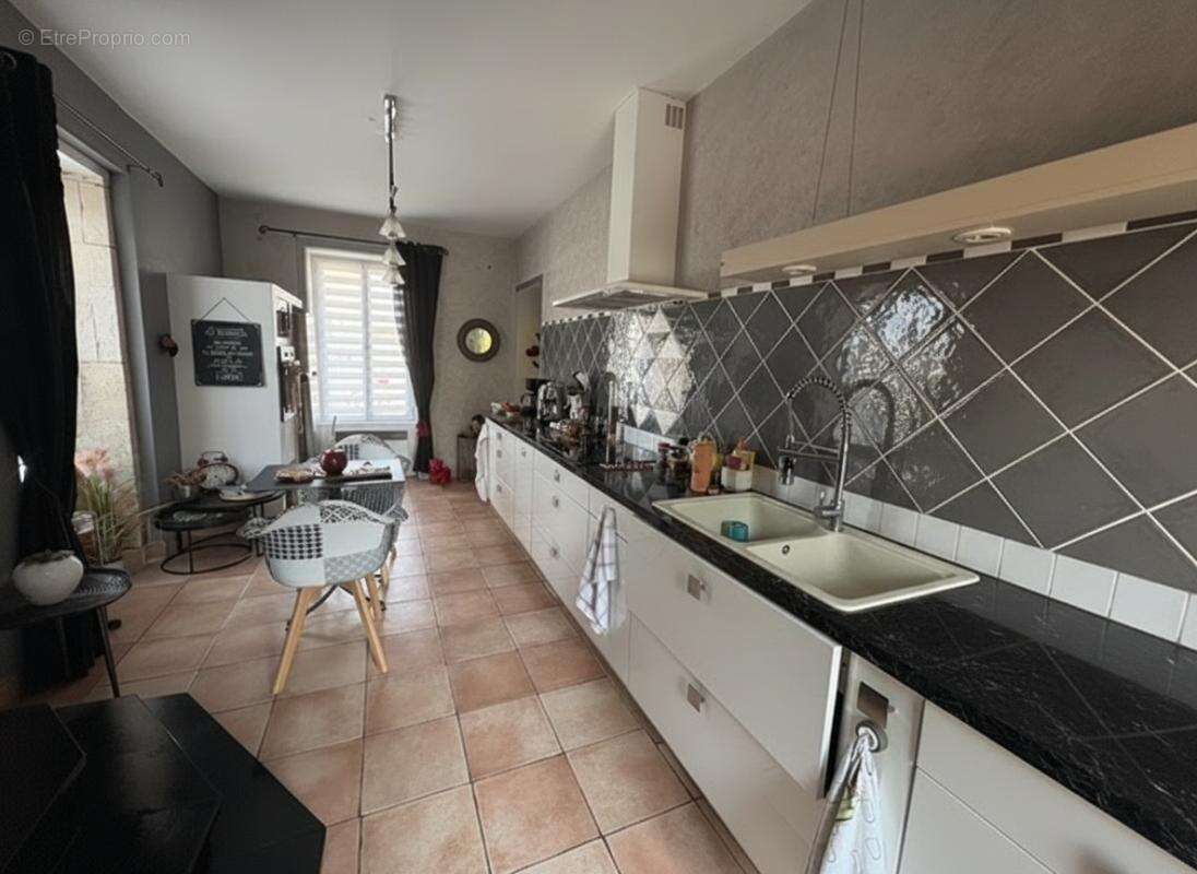 Maison à CHAILLEVETTE