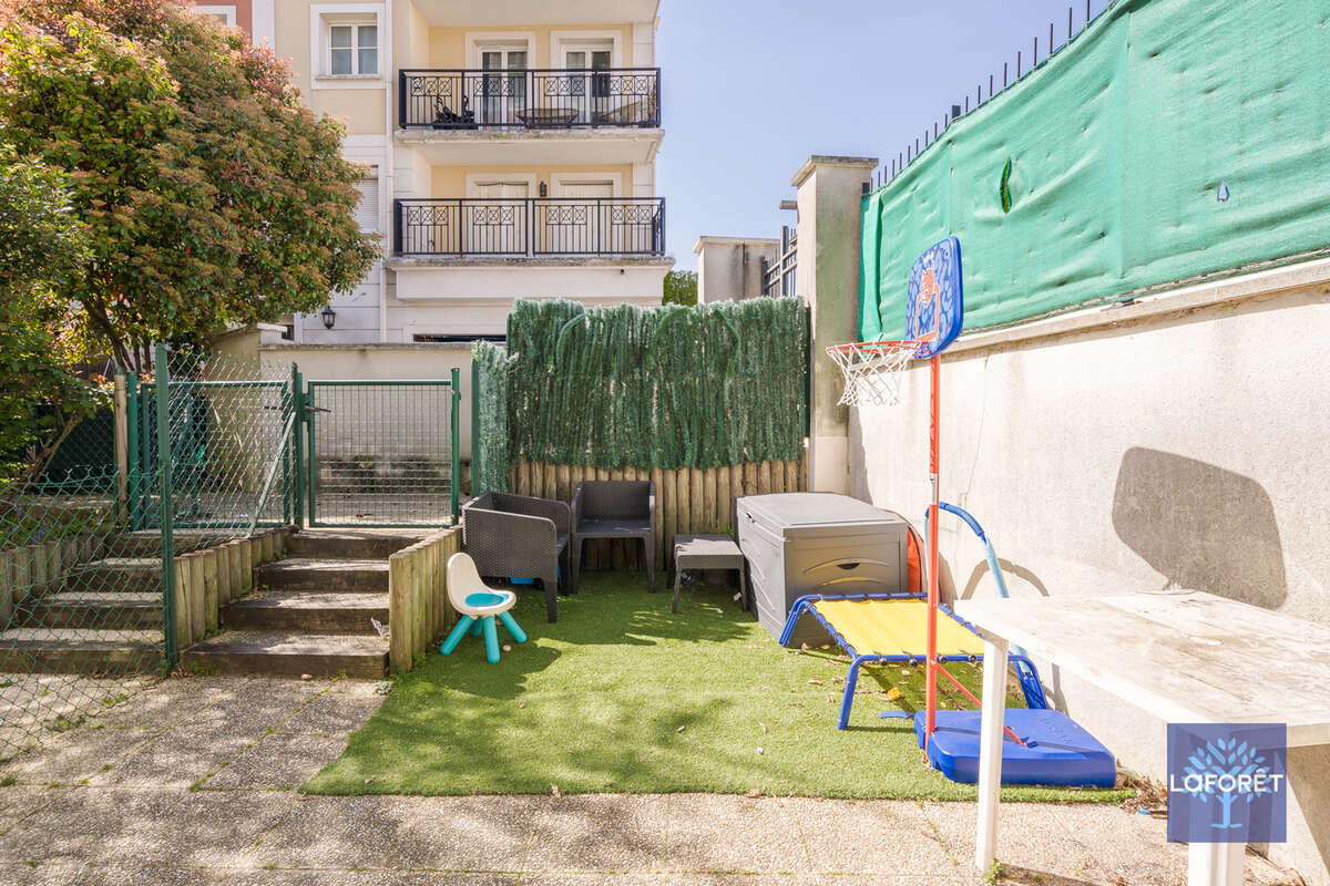 Appartement à LES PAVILLONS-SOUS-BOIS
