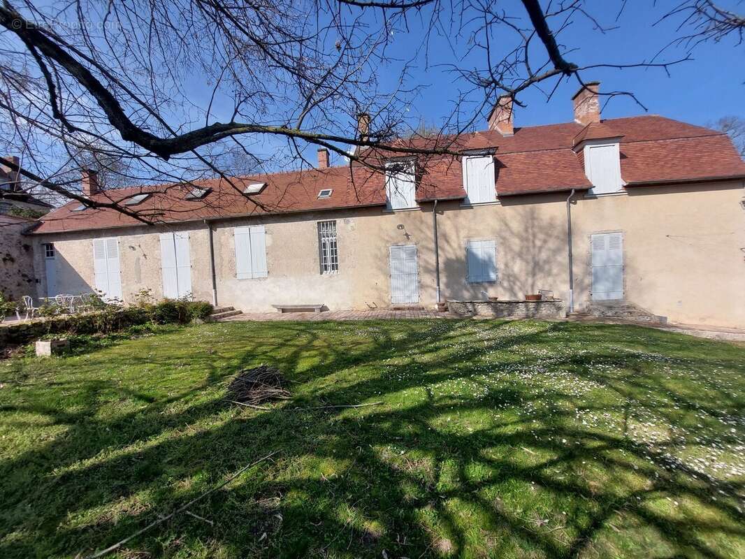 Maison à MONTAIGU-LE-BLIN