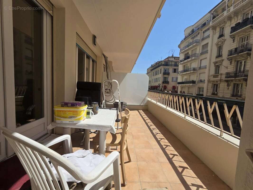 NICE – CARRÉ D’OR  3 piéces renové, grande terrasse sud, à deux pas de la mer - photo 9
