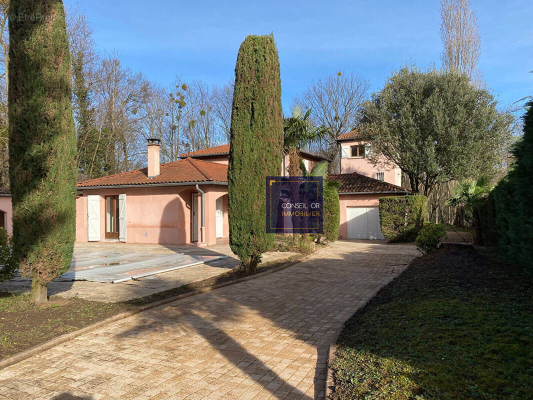 Maison à SAINT-GENIS-LAVAL