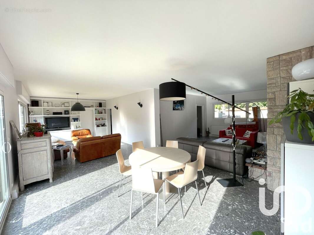Maison 187 m² à Soisy-Sur-Seine  - photo 9