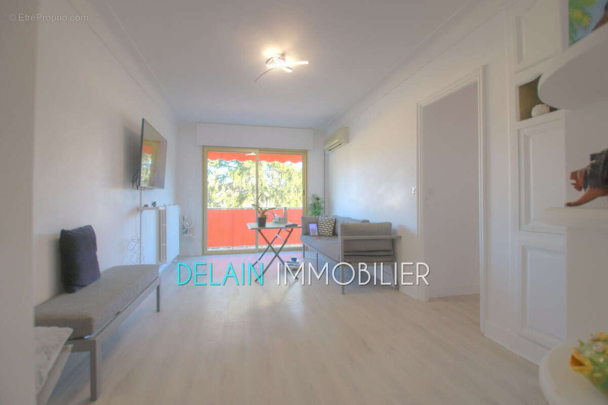 Appartement à SAINT-LAURENT-DU-VAR