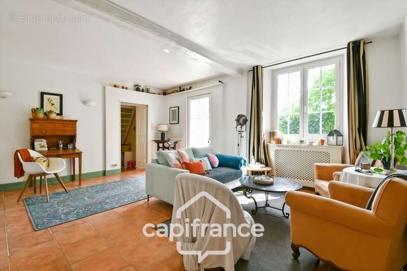 Maison charentaise rénovée à vendre 6 pièces COURCELLES (17), proche commerces, d'une superficie de 149m² avec atelier et jardin - photo 6