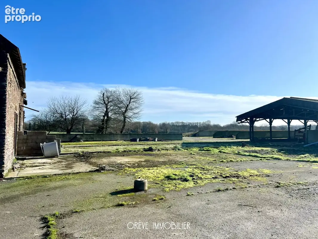 Bâtisse en pierre à rénover - Potentiel d'environ 200 m2 hab. - photo 8