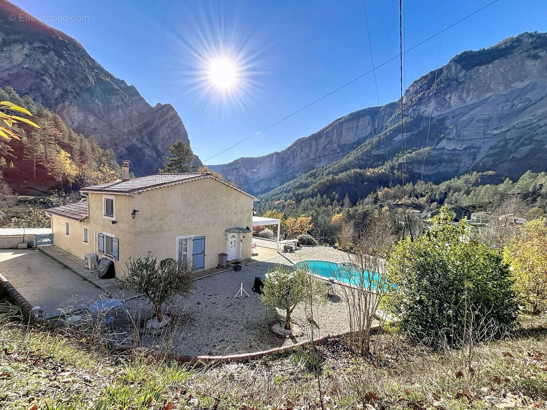 Maison d'exception sur son terrain avec piscine et vue panoramique ! - photo 14