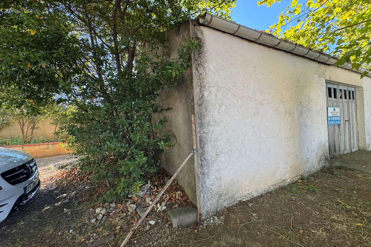 Parking à ORNAISONS
