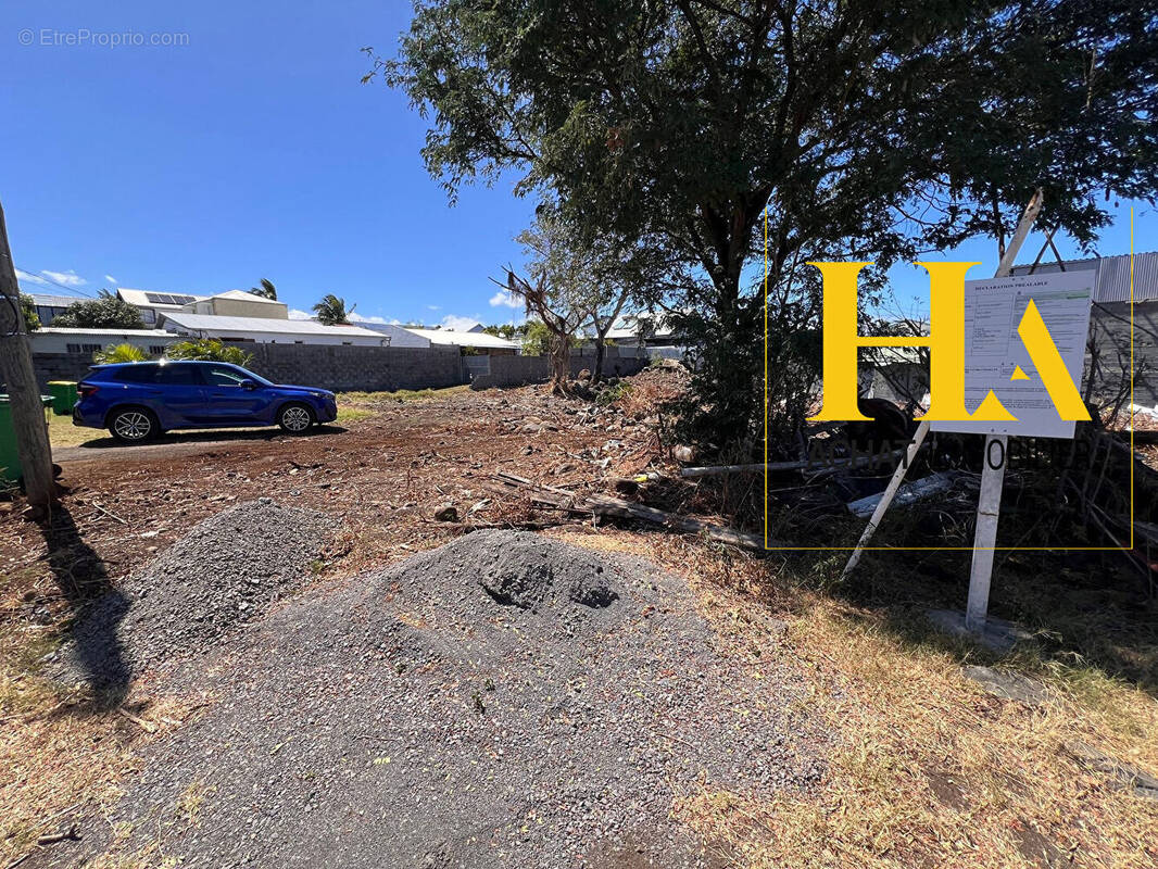 Terrain à SAINT-PIERRE