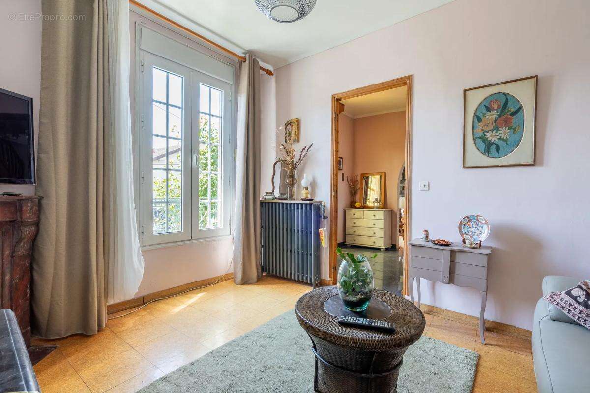 Maison de 5 pièces de 134 m² à Drancy - photo 3