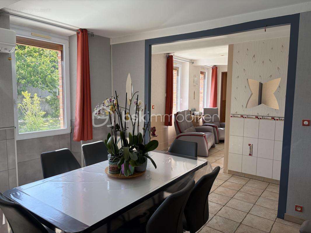 Maison à LA SELLE-SUR-LE-BIED