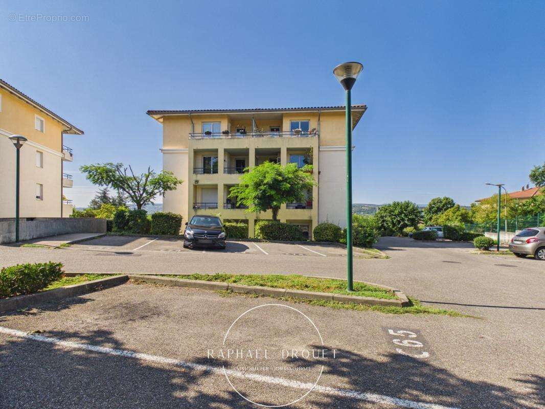 T3 avec terrasse et parking – Investissement locatif sécurisé à Grigny (69520) - photo 13