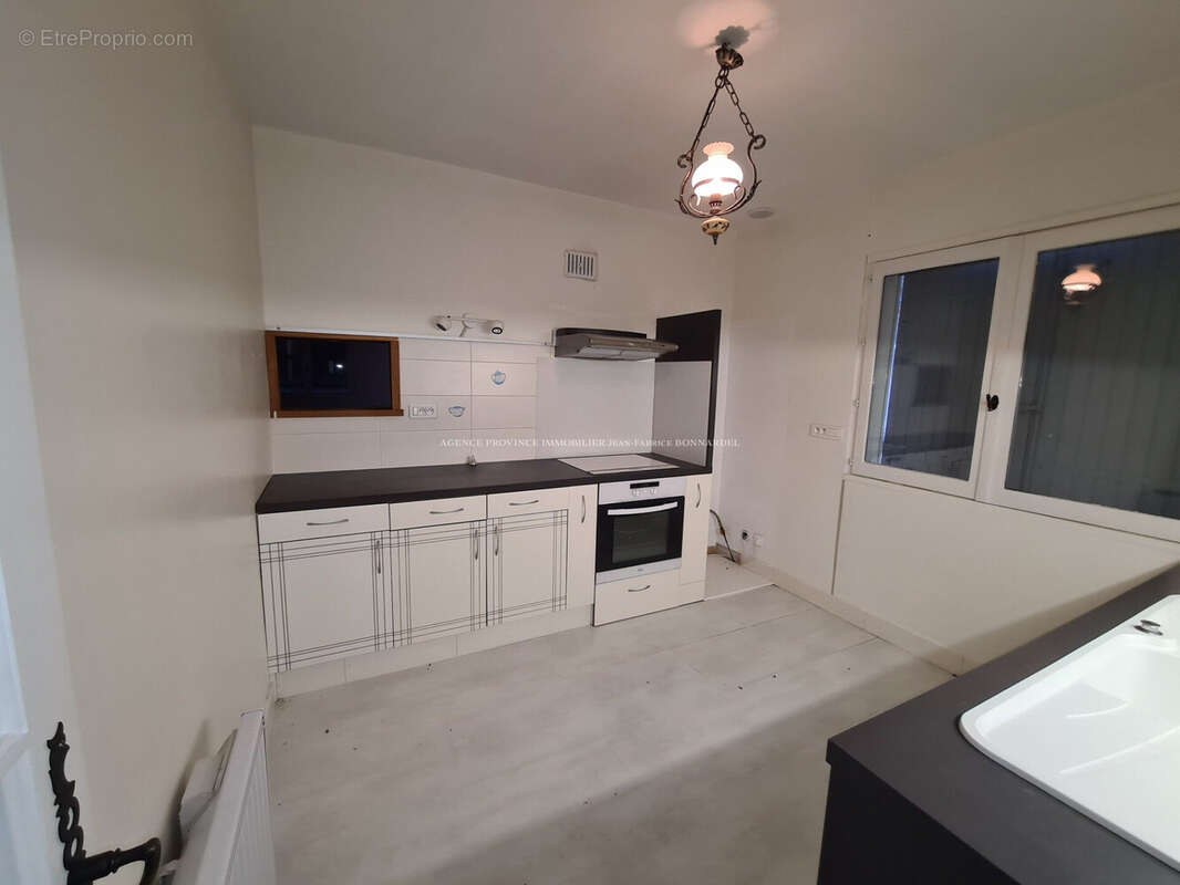 Maison 161 m² à Saint-Pantaleon-Les-Vignes  - photo 7