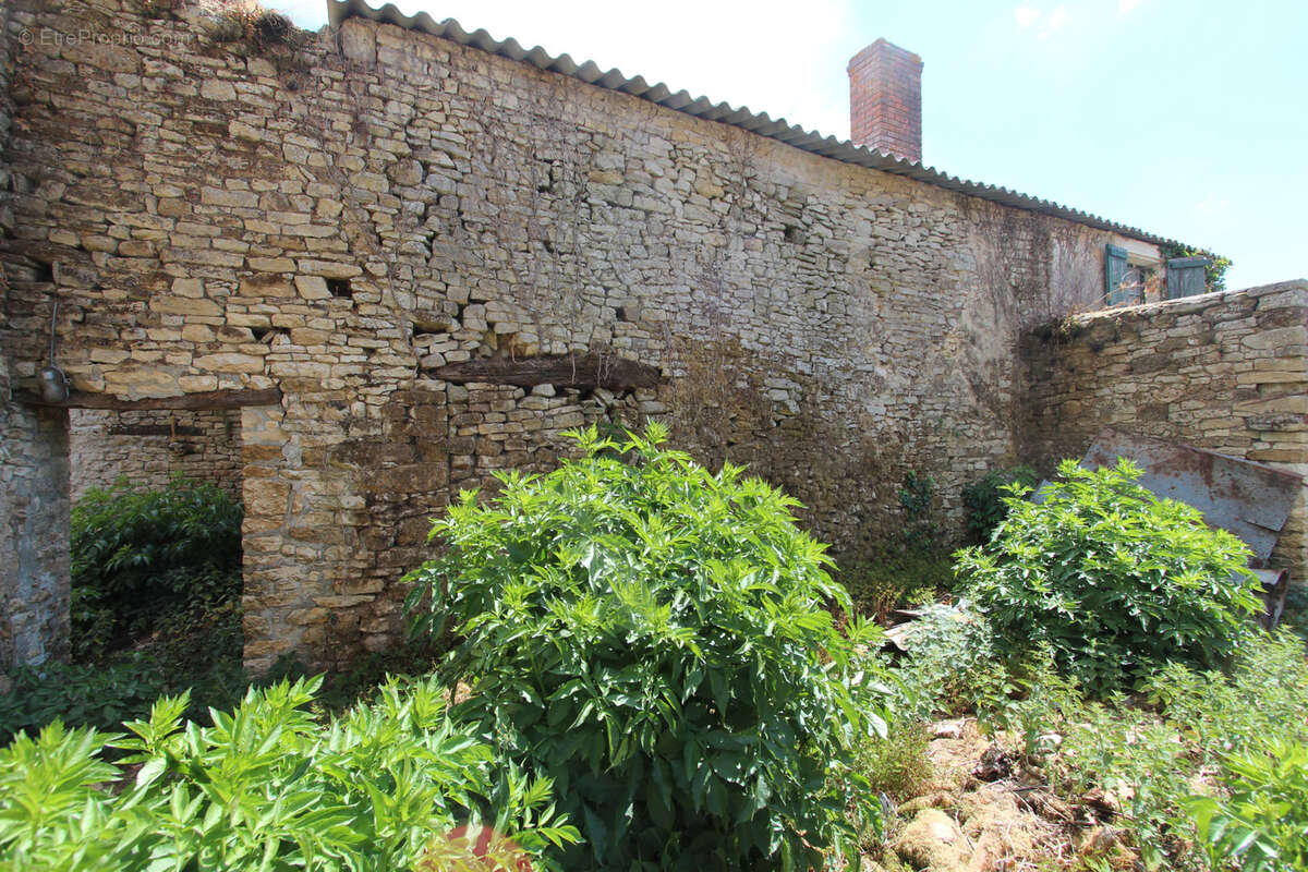 Maison avec jardin à rénover en exclusivité - photo 4