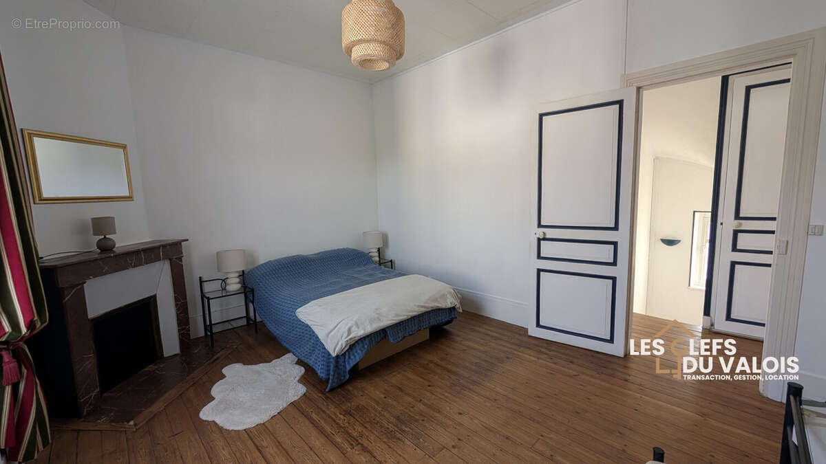 CHAMBRE 1 ER ETAGE - Maison à CREPY-EN-VALOIS