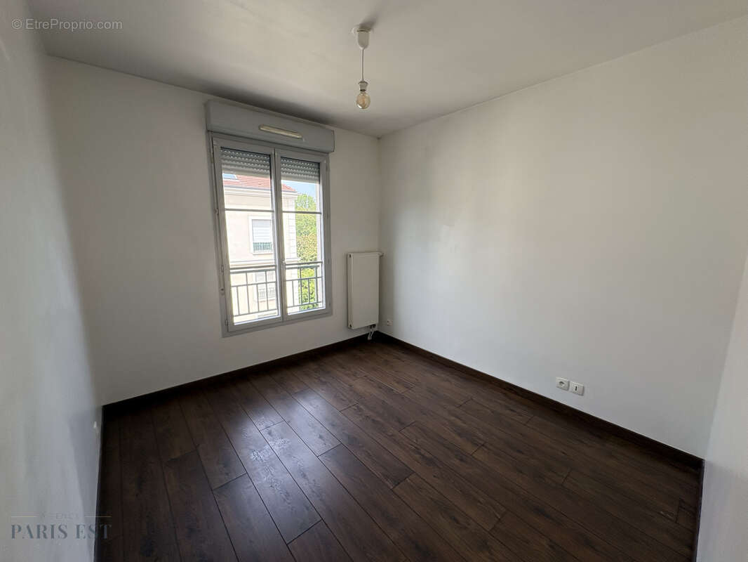 Appartement à VAUJOURS